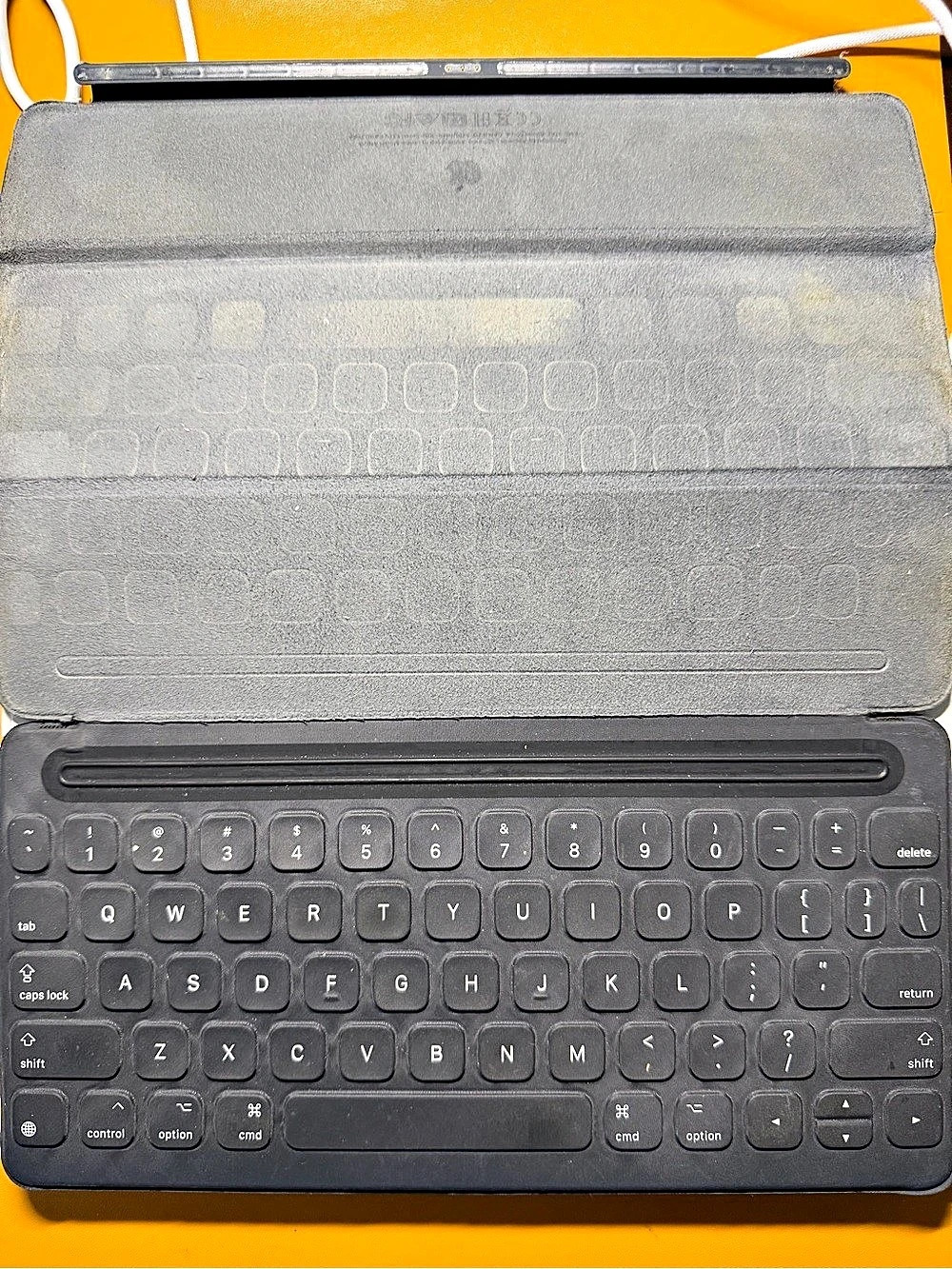 Apple Smart Keyboard for iPad (7th Gen) / iPad Air (3rd Gen) / iPad Pro